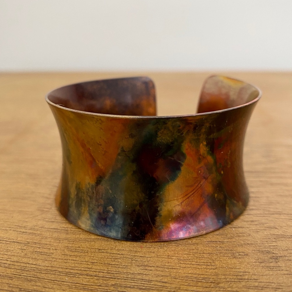 One-of-a-kind flame color NuGold cuff bracelet - Picture 3 of 4